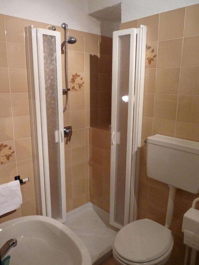 Apartments Cusius And Horta أورتا سان جوليو الغرفة الصورة